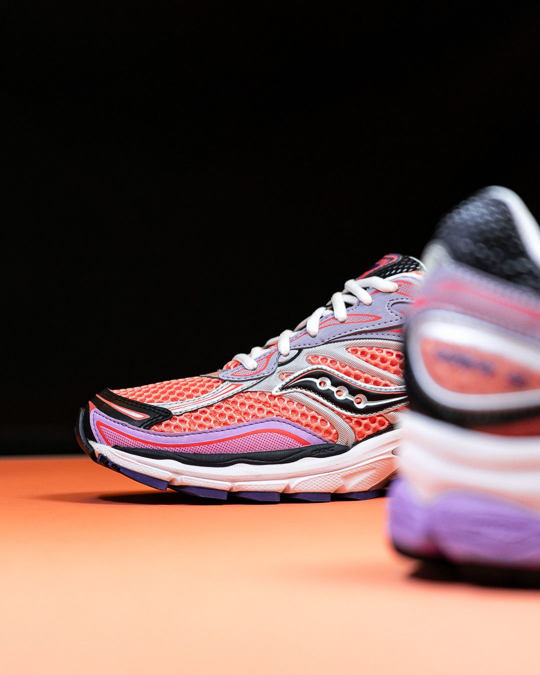 SAUCONY